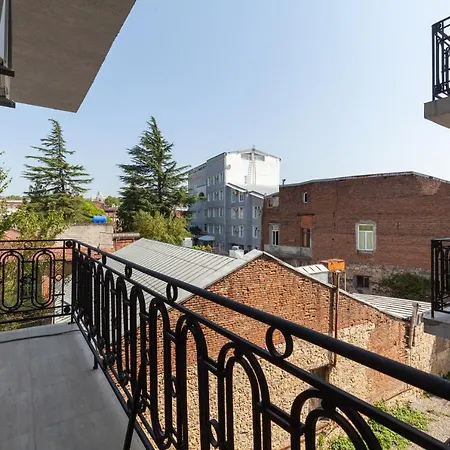 Irina'S Apartments Кутаиси Экстерьер фото